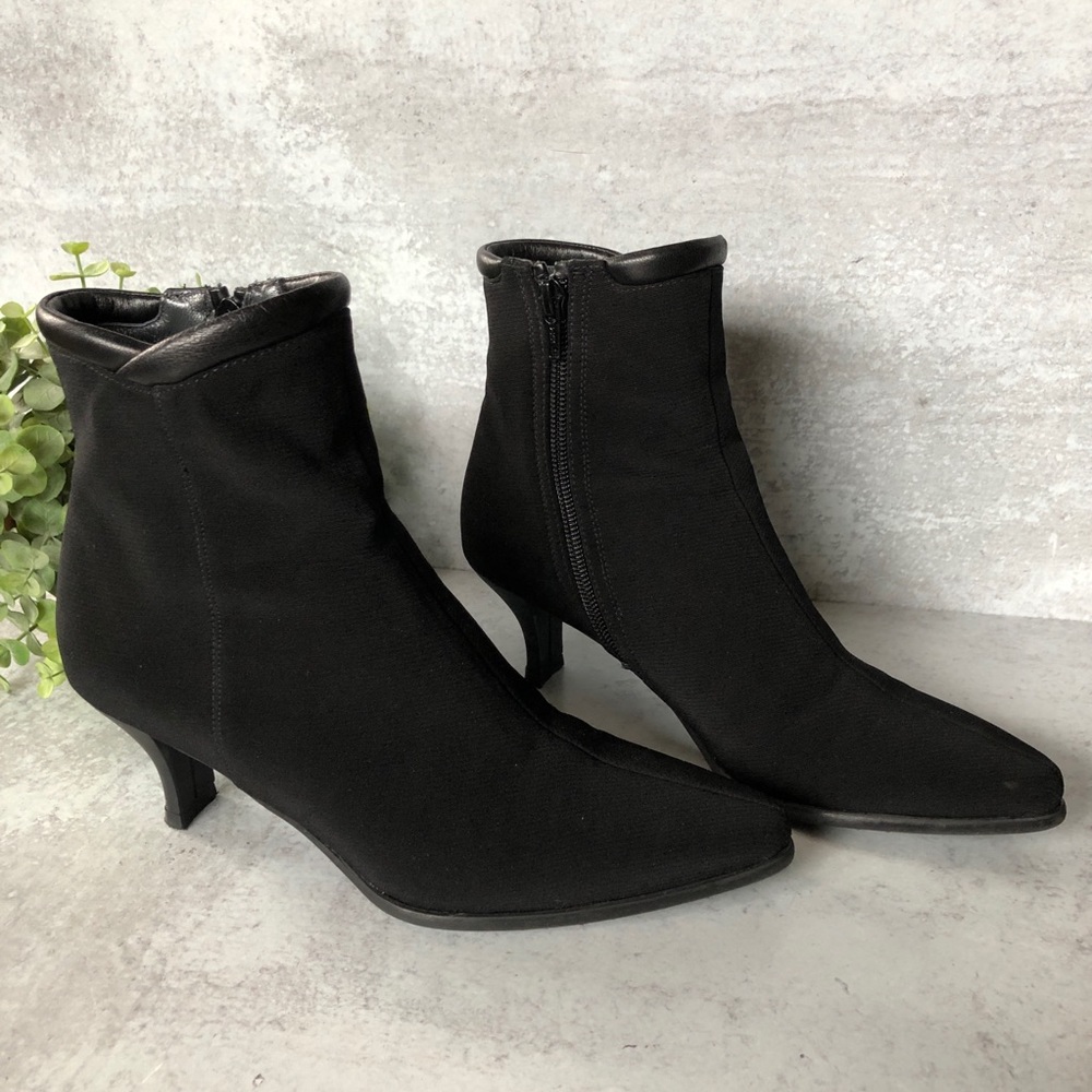 Stuart Weiztman Kitten Heel Gore Tex Boot 5.5 M - Picture 3 of 16